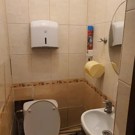 на антоновича Hostel
